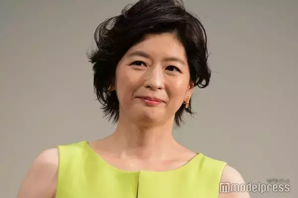 中山忍、ほっそり二の腕際立つノースリ姿公開「真似したい」「上品で素敵なワンピース」と反響