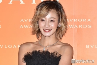 西山茉希、幼少期の写真公開「すでにポーズがモデルみたい」「面影ある」と反響