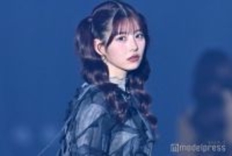 FRUITS ZIPPER月足天音、ツインテール×デニムミニスカの甘辛スタイリング 圧巻ランウェイに視線釘付け【IDOL RUNWAY COLLECTION 2026】