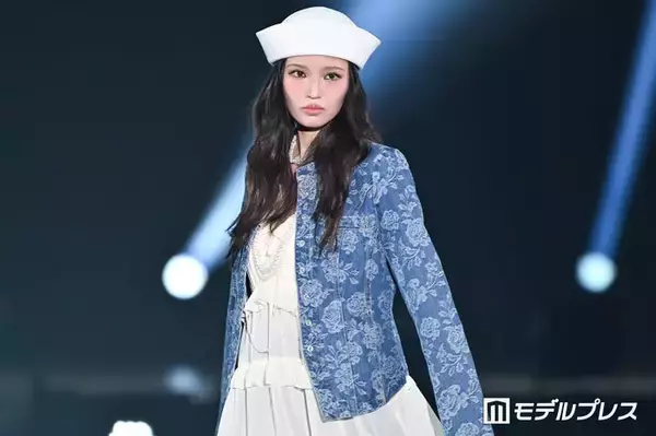 せいら、トレンド感溢れる甘めデニムコーデ着こなし「お揃い欲しい」「春っぽくて素敵」と反響【ガルアワ2026SS】