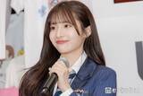 「AKB48メンバー、美デコルテ際立つチューブトップ姿の花畑ショットに絶賛の声「透明感レベチ」「ビジュが天才的」」の画像1