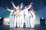 「“全員10代日本人メンバー”VIBY、デビュー2ヶ月で異例の武道館ライブ開催 ファンからのサプライズに涙「僕たちの旅路はまだ終わってない」」の画像1