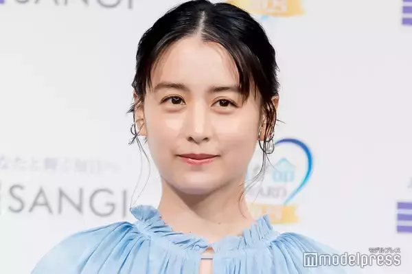 山本美月、美スタイル際立つノースリ全身ショットにファン絶賛「うっとりする美しさ」「大人っぽくて素敵」