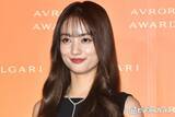「谷まりあ、美デコルテ輝く純白ドレス姿「イッテQ」パパラッチ出川哲朗とのオフショットも「映画のワンシーンみたい」「美しさが溢れてる」」の画像1