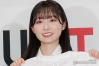 AKB48メンバー、透け感タイツ×ルーズソックスのディズニーコーデ披露「可愛すぎてお城より目立ってる」と反響