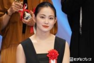 人気女優、“衝撃”眉毛全剃りショット公開「覚悟がすごい」「ギャップ」