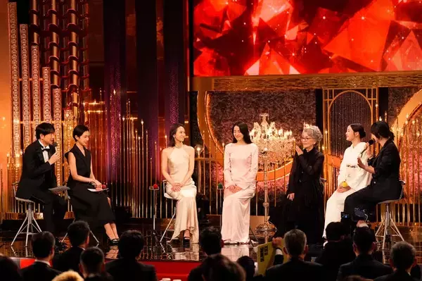 広瀬すず、レッドカーペット登場の裏側告白 リードした人物とは「打ち合わせて頑張りました」【第49回日本アカデミー賞】