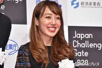 3児の母・川崎希「生後9ヶ月検診へ行ってきました」次女の姿公開「天使みたいで癒されます」「成長が伝わってくる」と反響