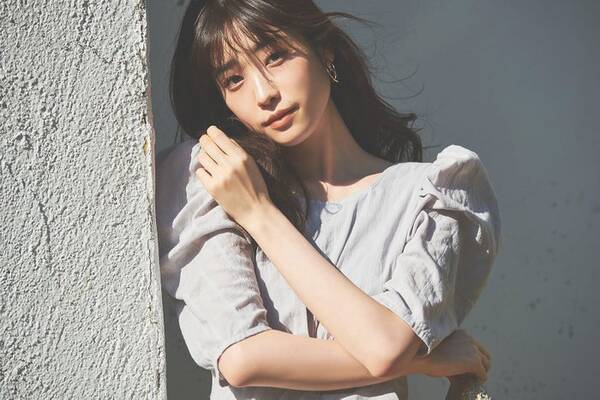 高橋ひかる アンニュイな表情で魅せる 上品な春夏コーデ 21年3月18日 エキサイトニュース