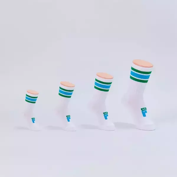 ファミマ新雑貨が全国へ、公式キャラ配色のラインソックスやファミチキキーホルダーなど日常彩るアイテム群