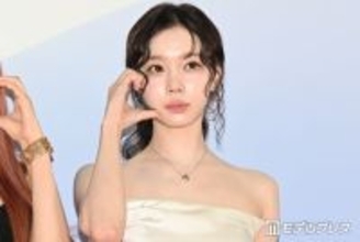 aespaウィンター、美ウエスト際立つへそ出しトップス「シルエット綺麗」「さすがの着こなし」の声