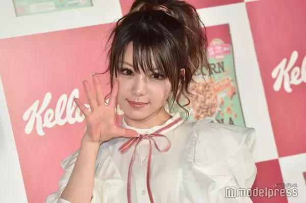 田中れいな、ゴスロリ風ミニスカ衣装で美脚見せ「美スタイルに痺れる」「お姫様みたい」と絶賛の声