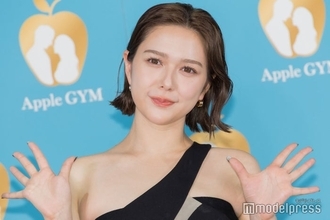 村重杏奈、胸元眩しいトップス姿公開「色気すごい」「セクシーで可愛い」と反響