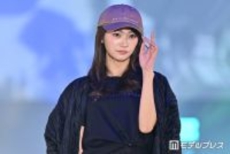 CUTIE STREET板倉可奈、アシンメトリースカート身にまとい堂々闊歩「着こなせるのすごい」「不意打ち笑顔にやられた」の声【ガルアワ2026SS】