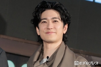 中島裕翔、新木優子と結婚後初の公の場「スター・ウォーズ」ジャパンプレミアで登壇者と英語で挨拶