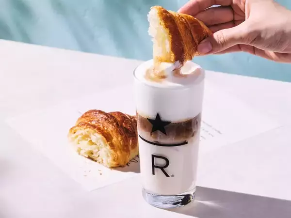 スタバリザーブカフェ「コールドクラシックムースバニラマキアート」登場 コルネッティと合わせるムースディップスタイル