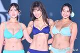「熊田曜子・白川愛梨・星野琴、恒例“水着ランウェイ” コート脱ぎ捨て美ボディ開放【関コレ2026A/W】」の画像1