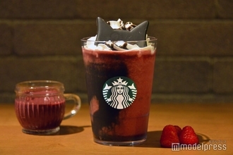 スタバ初のアサイー使用!新作“黒猫フラペ”&ティー試飲レポ 今秋はフルーティーなミックスベリーの虜