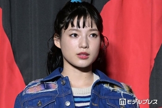 石井杏奈、フリルミニワンピで美脚披露「色白で眩しい」「ガーリーコーデ新鮮」と絶賛の声