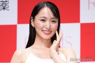 菅井友香、ミニトップスから美ウエストちらり「スタイル良すぎ」「可愛い」と反響