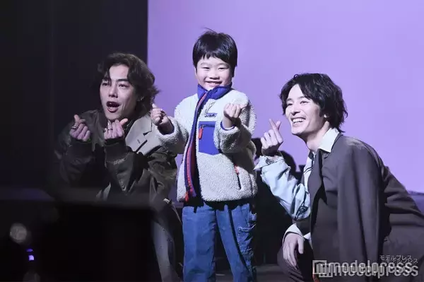 「未来のムスコ」塩野瑛久＆吉村界人、“サプライズキャスト”と登場で手繋ぎランウェイ 会場からは歓声【TBS AKASAKA COLLECTION】