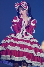 FRUITS ZIPPER、ロリータ衣装で甘さ全開ランウェイ “バレンタイン翌日”ならではのライブ選曲も【TGCあいち・なごや2026】