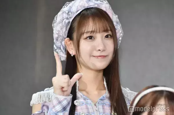 ＝LOVE瀧脇笙古、ニット×ミニスカで美スタイル披露「お人形さんみたい」「可愛すぎる」の声