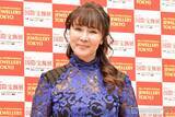 「浅野ゆう子、美脚映える衣装姿に熱視線「オーラすごい」「美しすぎる」」の画像1