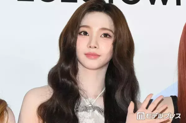 aespaカリナ、脚線美際立つスポーティーコーデ「全身のバランスが神」「ショートパンツが似合いすぎてる」の声