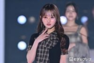 Onephony田島櫻子、ミニワンピから色白美脚スラリ キュートな仕草で魅了【関コレ2026S/S】