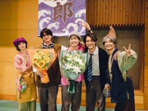 なにわ男子・大橋和也、桜田ひより・櫻井海音らと笑顔のクランクアップ「みんなの力で完成させることができました」【人生を変えたコント】