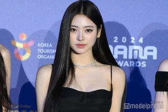 MEOVVアンナ、ベッドで美脚全開「スタイル良すぎ」「白コーデが眩しい」の声