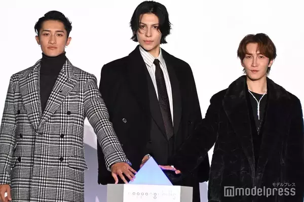 Snow Manラウール・渡辺翔太・岩本照、“男性初”けやき坂イルミネーション点灯式登場 六本木に冬の訪れ知らせる