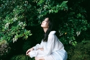 櫻坂46小林由依、端正な横顔披露　透けシャツで透明感のある美肌も