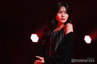 元AKB48込山榛香、ノースリーブ姿でUSJ満喫 父との2ショットも公開「可愛すぎる」「透明感すごい」の声