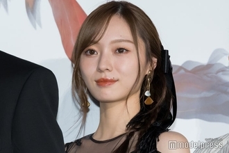 乃木坂46梅澤美波、ミニスカショットに視線集中「無邪気で可愛い」「スタイル最高」