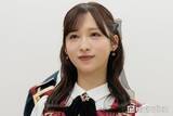 「AKB48小栗有以、ぴったりミニT×ダメージジーンズで美スタイル際立つ「ウエスト綺麗すぎ」「脚長い」の声」の画像1