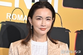 長谷川京子、胸元ざっくりキャミワンピで美脚際立つ「大人の色気がすごい」「スタイル抜群」と反響