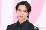「山下智久「尊敬する先輩」との寄り添いショット披露「お祝いしてもらって嬉しそう」「後輩の顔してて可愛い」と反響」の画像1