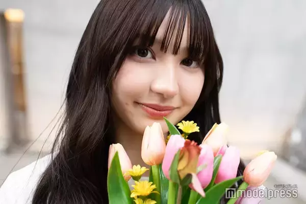 仮面高校生の妹で話題・すなずりかりん、美脚スラリのミニスカコーデ披露「スタイル良すぎ」「グレーが似合う」の声