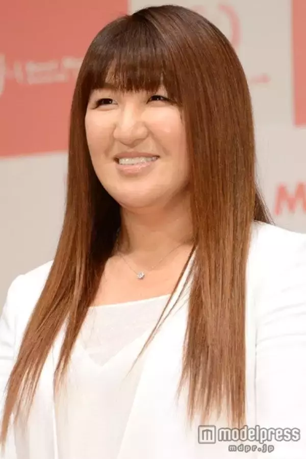 北斗晶、90歳義母と夫・佐々木健介との家族ショット披露「素敵」「大家族ですね」