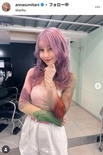 レイザーラモンHGの妻・住谷杏奈「Tシャツにモコモコファーブーツの日」美脚際立つ私服姿に反響「おしゃれな着こなし」「似合う」