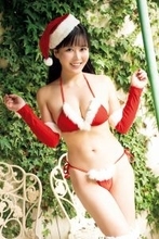 「ミスFLASH2025」丸山りさ、SEXYサンタコスで美ウエスト魅せ