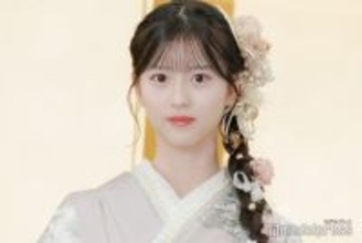 AKB48初“研究生センター”、ミニスカワンピから美脚際立つ「ビジュ優勝」「脚長くて綺麗」の声