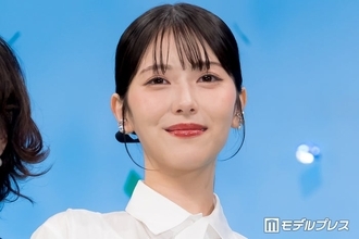 浜辺美波“アシンメトリーなボブヘア”で雰囲気一変「未来感すごい」「難易度が高い髪型なのに完璧」と反響