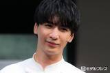 「WEST.藤井流星、主演舞台開幕に意気込み シーンごとに意識していたこととは 共演者からも太鼓判「元が明るい人なので全然大丈夫」【ROLL｟CAKE｠TIME】」の画像1