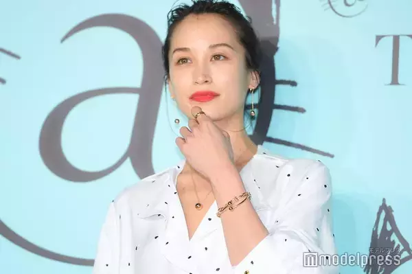 モデル・黒田エイミ、女児出産 夫・ダニエル太郎選手が子どもの顔公開「数年で1番大きい女の子の1人だと言われました」