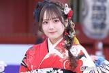 「AKB48卒業発表の田口愛佳、美肩チラリのフリル衣装姿「お人形さんみたい」「ますます美しく」の声」の画像1