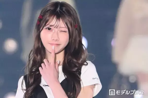 AKB48千葉恵里、ノースリコーデでユニバ満喫「肩のラインが綺麗」「華奢で憧れる」の声