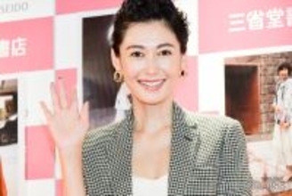 2児の母・田丸麻紀、2人の息子との旅先ショット公開に絶賛の嵐「背中からあふれるイケメンオーラ」「スタイル抜群」